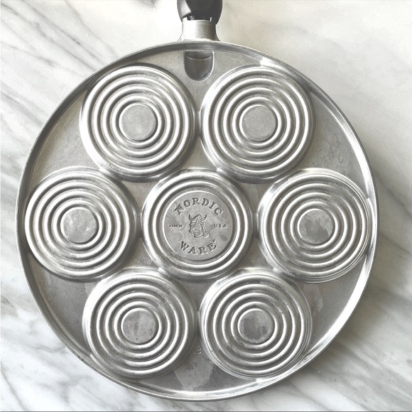 Nordic Ware•Retired•ORIGINAL 7-Shape Christmas Pancake Pan•Includes the Angel😇 - Picture 2 of 12